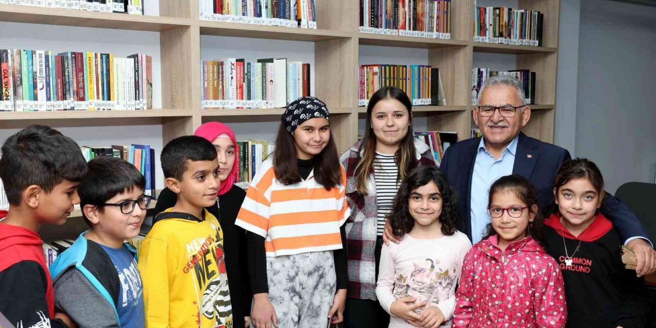 Başkan Büyükkılıç, Erkilet Kütüphanesi’nde Gençlerle Buluştu