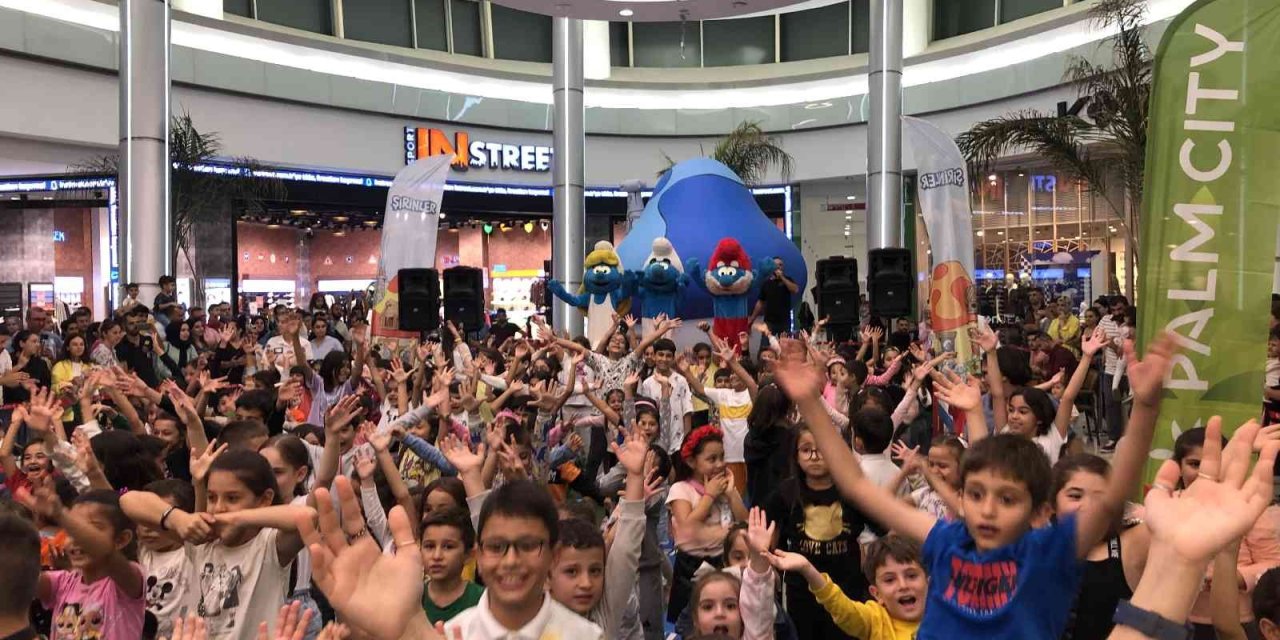 ’Şirinler’ Mersin’de Miniklerle Buluştu