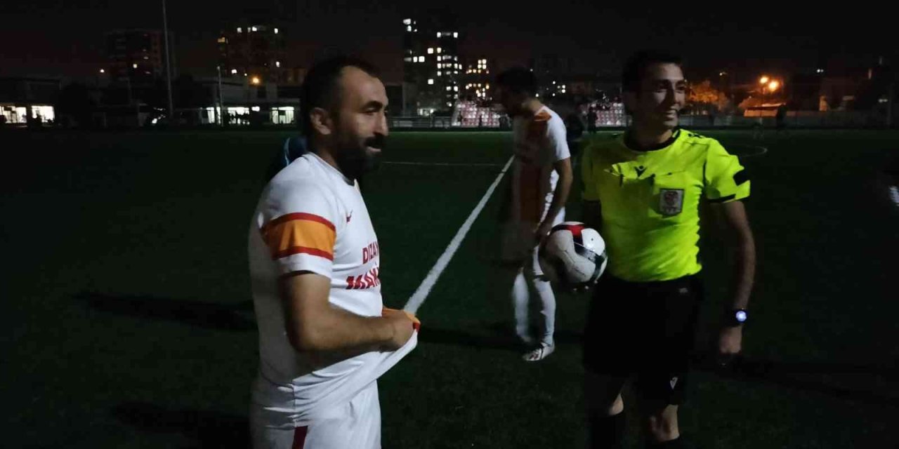 Sahada Elektrikler Gitti, Gece Maçları 15 Dakika Durdu