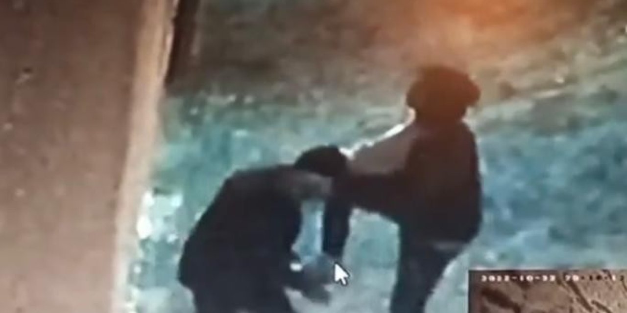 Balkonda Asılı Çamaşırları Çaldılar