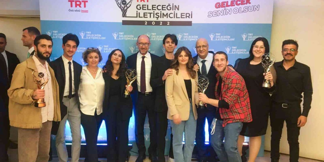Anadolu Üniversitesi Öğrencileri ’trt Geleceğin İletişimcileri Yarışması’ndan Ödüllerle Döndü