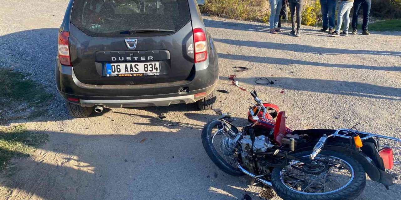 Otomobile Çarpan Motosiklet Sürücüsü Ağır Yaralandı