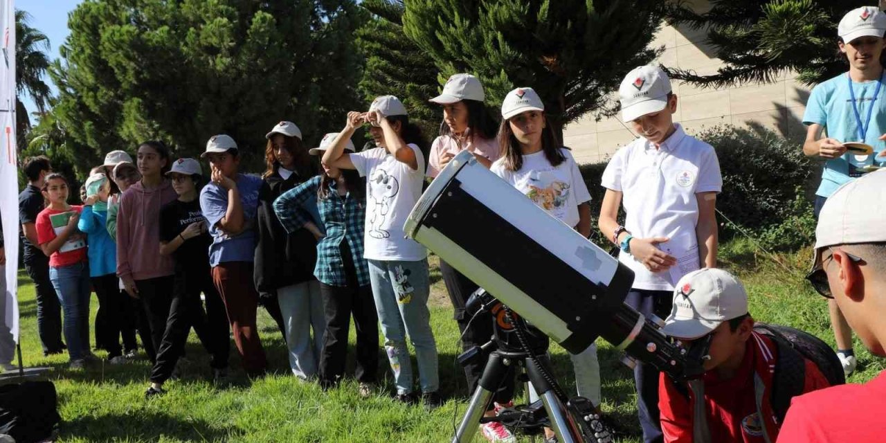 Rektör Özkan Öğrencilerle Birlikte Güneş Tutulmasını İzledi