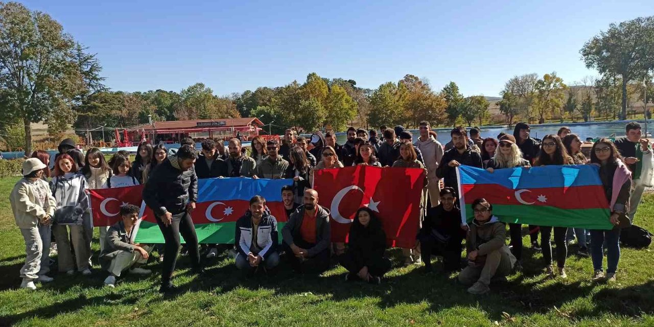 Azerbaycanlı Öğrenciler Sakaryabaşı’nda Keyifli Zaman Geçirdi