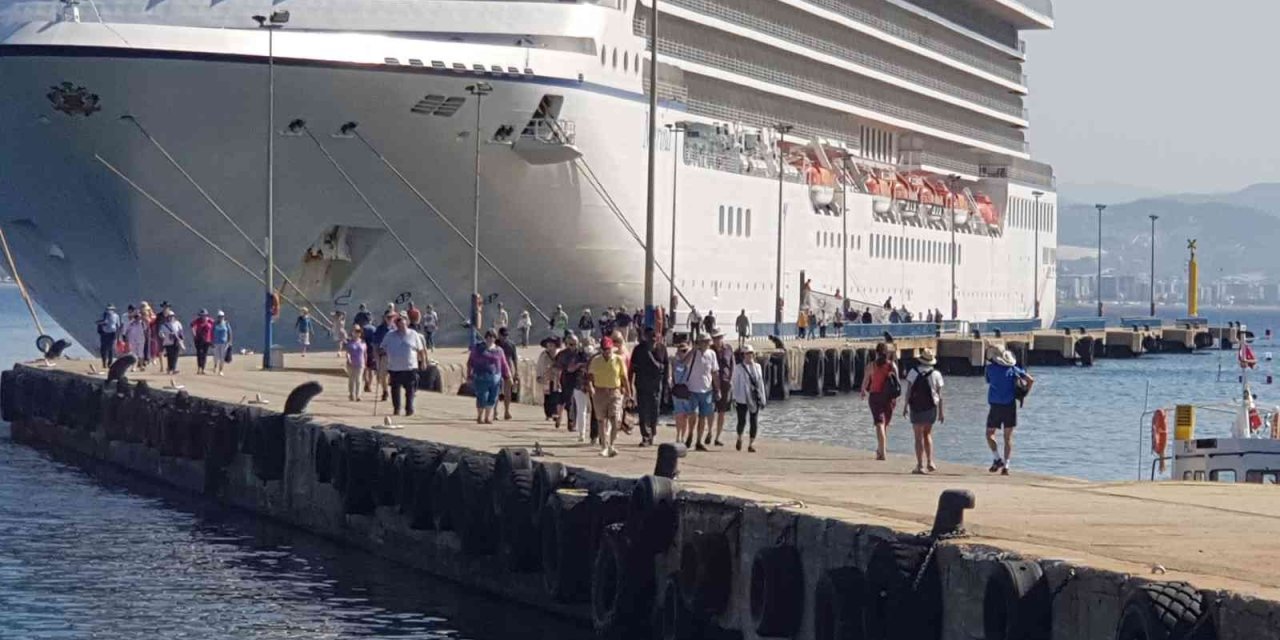 ‘marina’ İle 976 Turist Alanya’ya Geldi