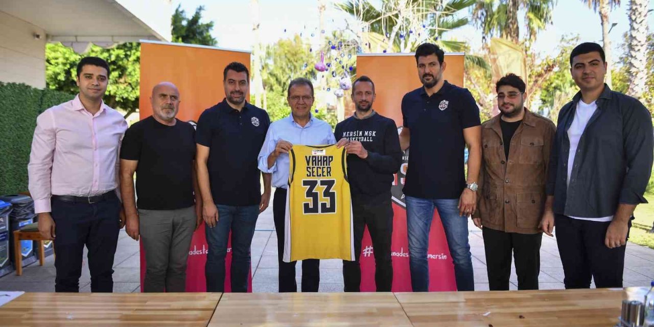 Seçer, Erkek Basketbol Takımıyla Bir Araya Geldi