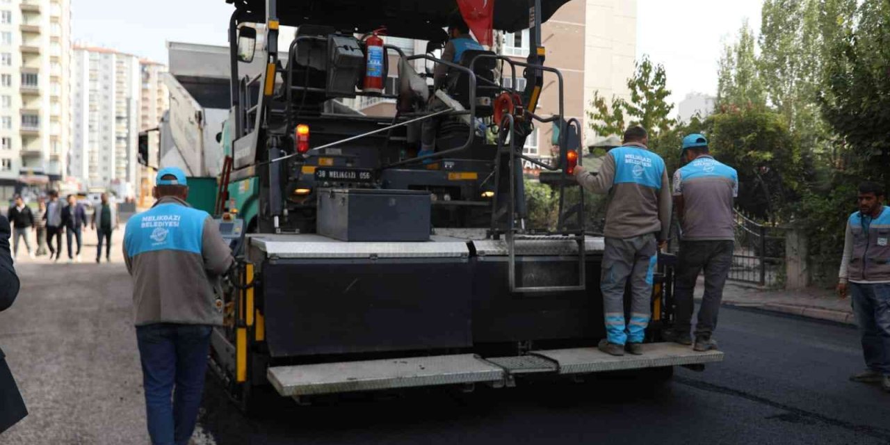 Yıldırım Beyazıt Mahallesi’nde 3 Caddenin Asfaltı Bitmek Üzere