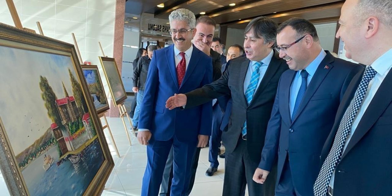 30 Yılda Çizdiği Resimleri Çalıştığı Adliyede Sergiledi