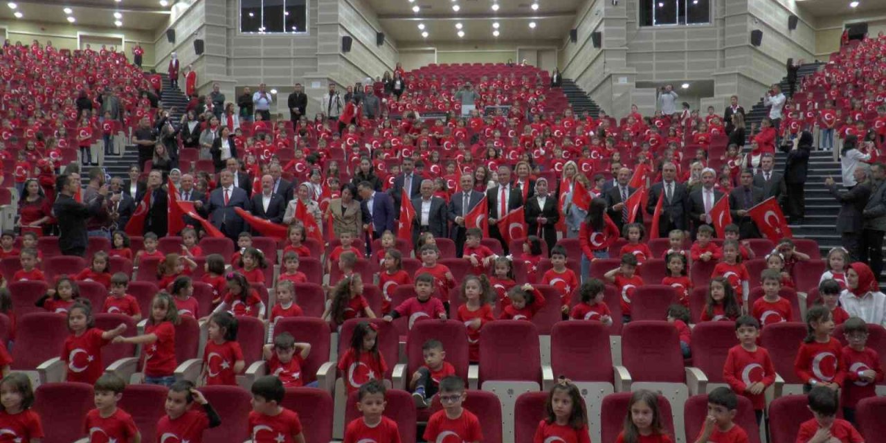 Bin 200 Minik Öğrenci İle ’29 Ekim Cumhuriyet Bayramı Konseri’