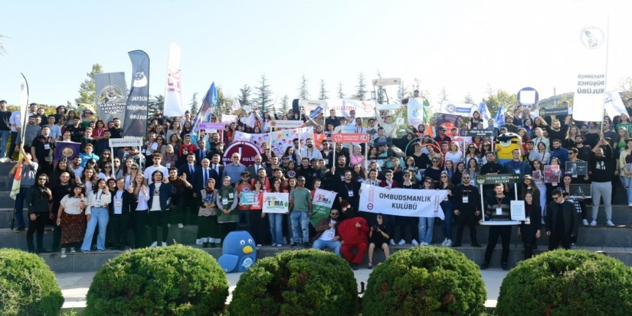Anadolu Üniversitesi’nde Öğrenci Kulüpleri Şenliği Coşkusu