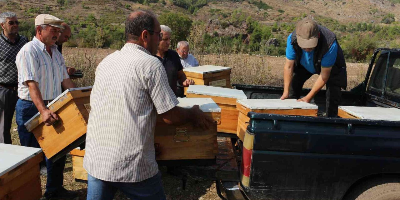 Büyükşehirden Serikli Arıcılara Kovan Desteği