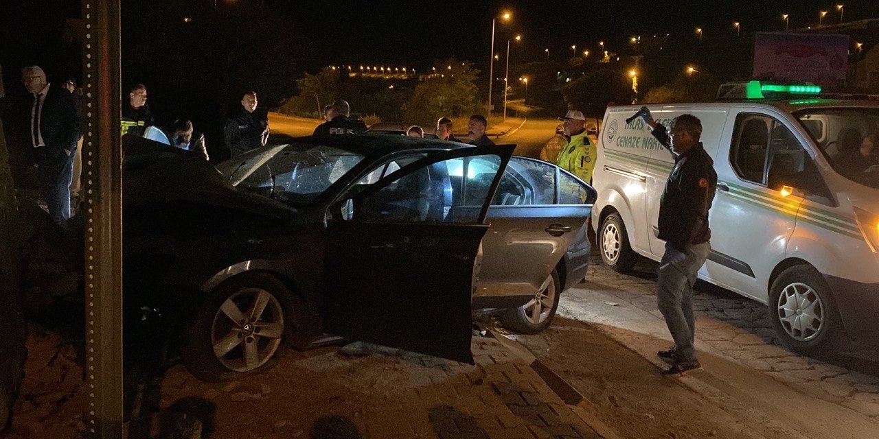 Otomobil İstinat Duvarına Çarptı: 1 Ölü, 3 Yaralı