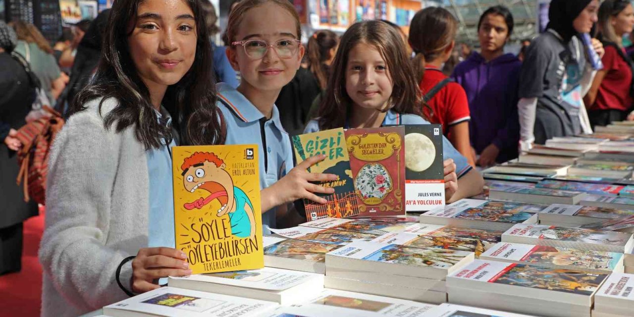 Antalya’da Kitap Coşkusu Sürüyor
