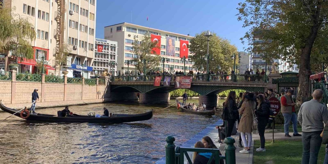 Cumhuriyet Bayramı’nda Gondol Seferlerinin Ardı Arkası Kesilmedi