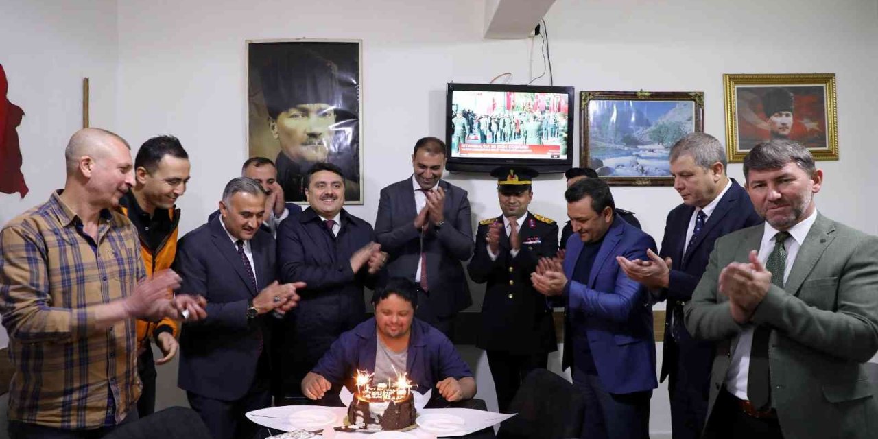 Develi Protokolü’nden ’gülü Ramço’ya Doğum Günü Sürprizi