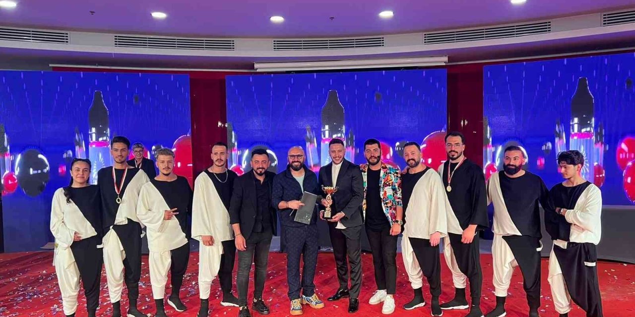 Eskişehirli Ünlü Saç Tasarımcısı Antalya’da Ödül Aldı