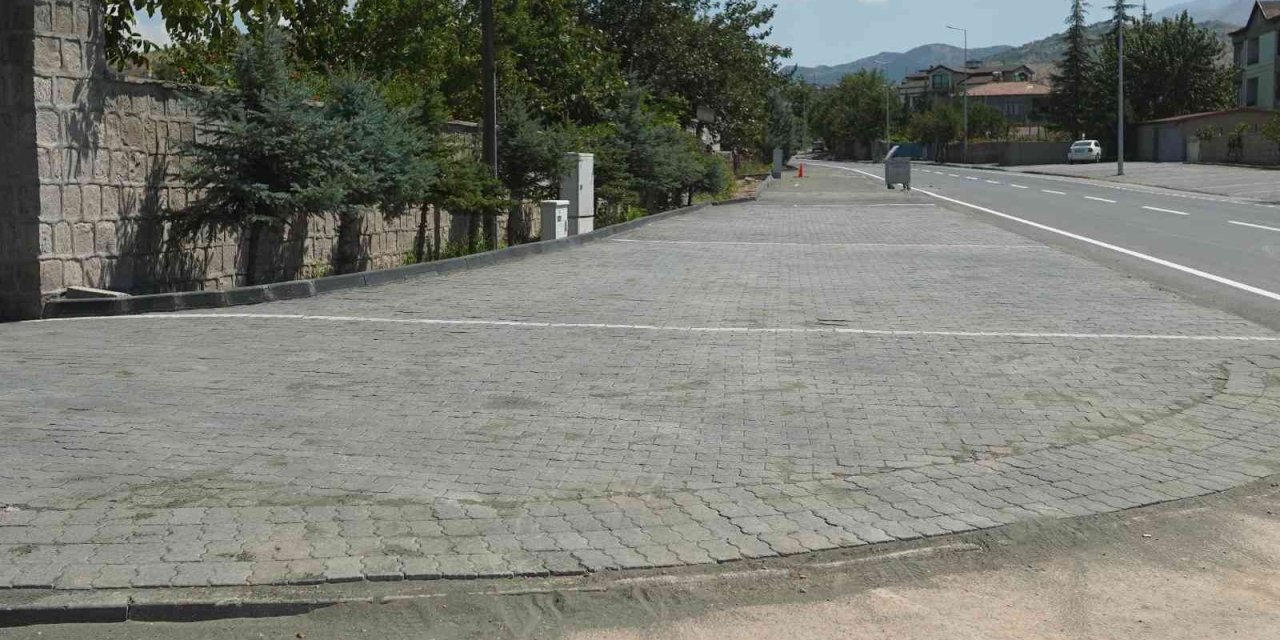 Yaya Yolu Ve Çevre Düzenleme Çalışması İle Melikgazi Yenileniyor