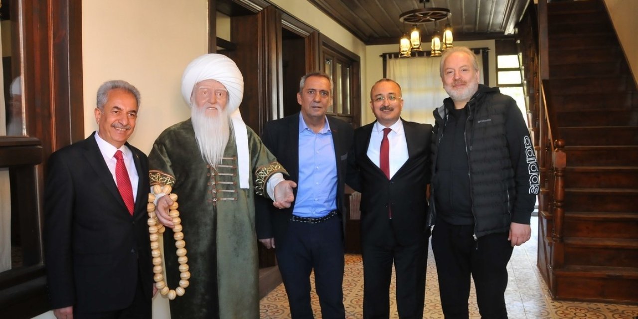 Ünlü Türkücü Yavuz Bingöl Akşehir Sokaklarında