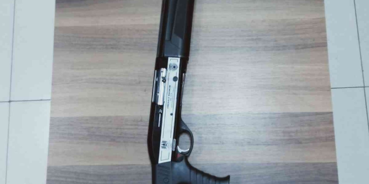 Şüpheli Araçtan Ruhsatsız Av Tüfeği Çıktı