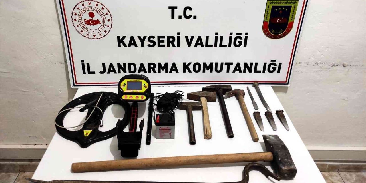 Dedektör İle Arama Yapan Şahıslar Suçüstü Yakalandı