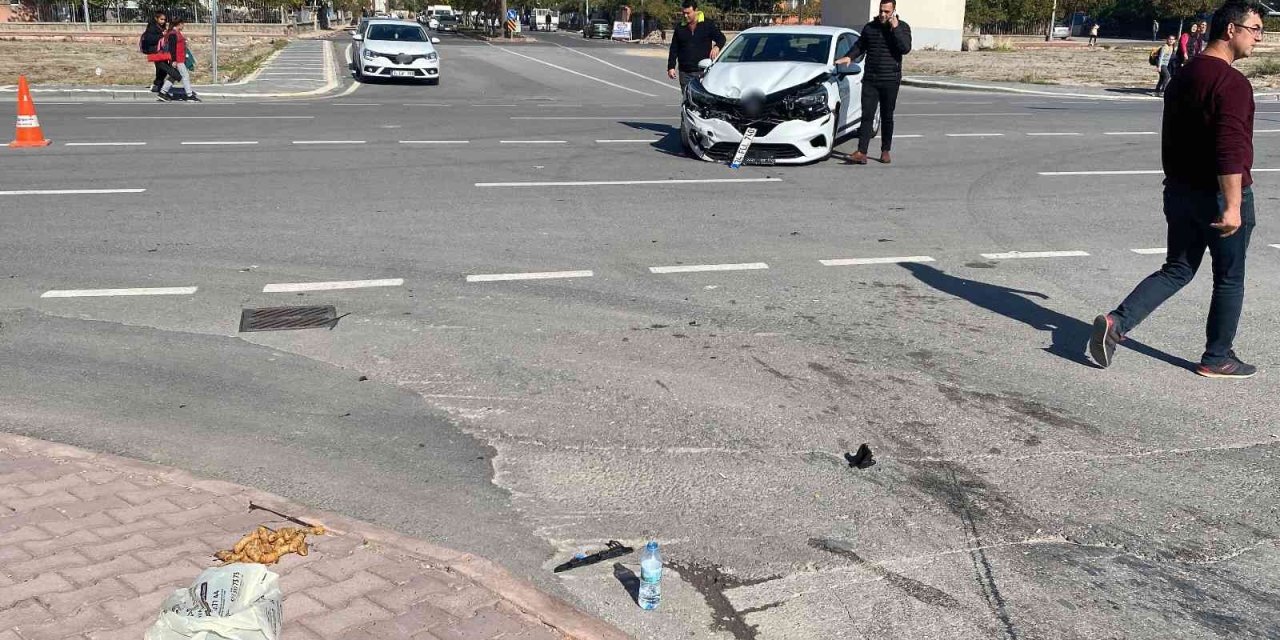 Kazada Savrulan Otomobil Çocuklara Çarptı: 2 Yaralı