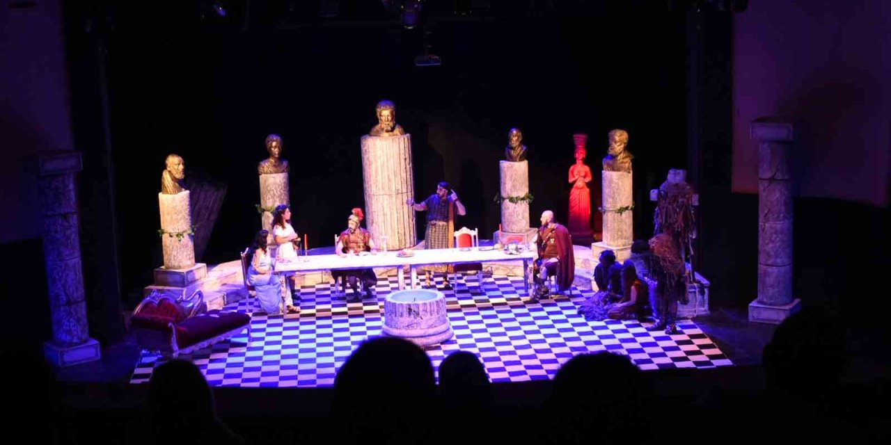 Tarsus Şehir Tiyatrosu ’ezop’ Oyunu İle Adana’da Sanatseverlerle Buluştu