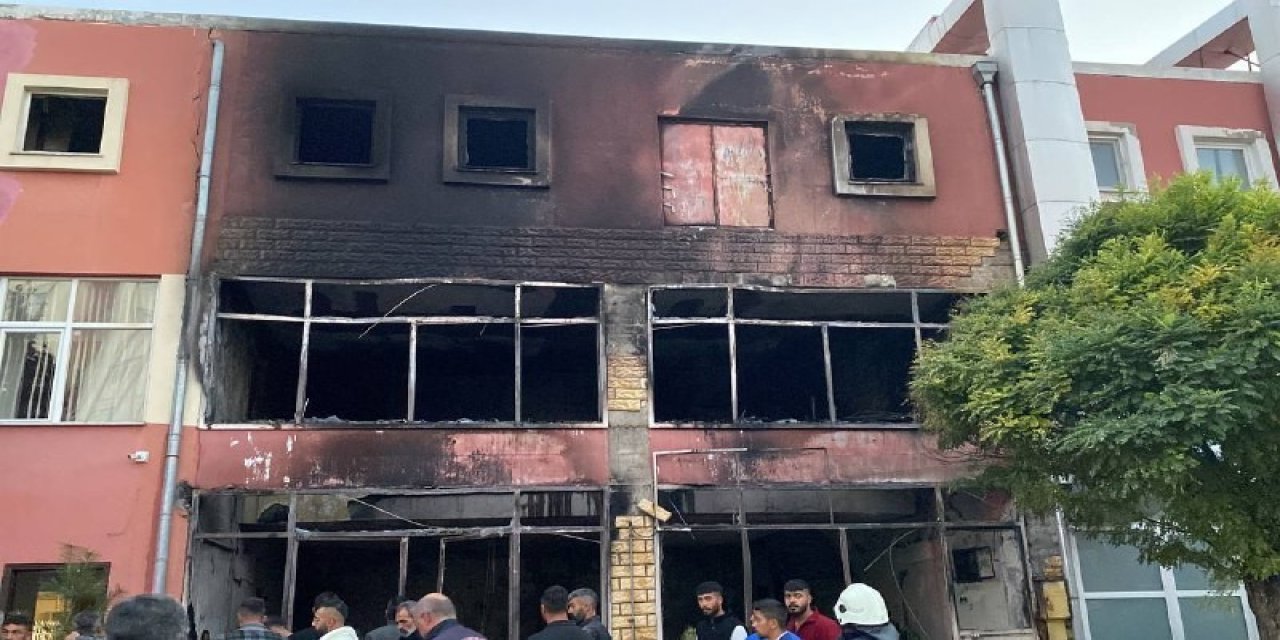 Yangın İş Yerini Küle Çevirdi