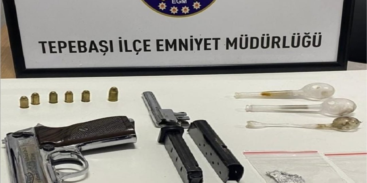 Şüpheli Şahıstan Silah Ve Uyuşturucu Madde Ele Geçirildi