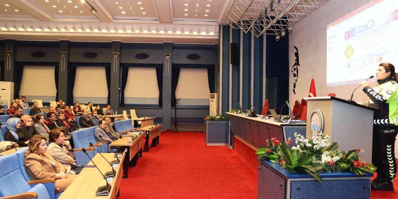 Büyükşehir İle Emniyet İşbirliğinde "eğitim" Semineri