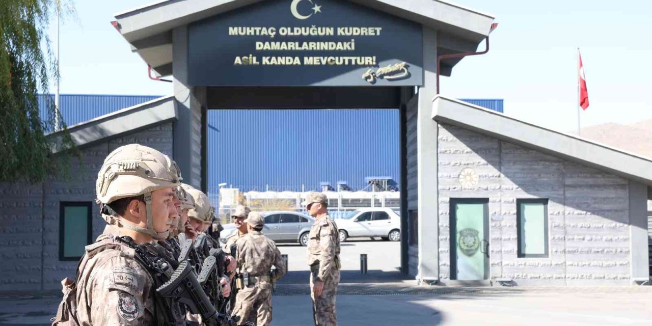 Büyükkılıç Ve Çiçek Pöh Timlerini Suriye’ye Dualarla Uğurladı