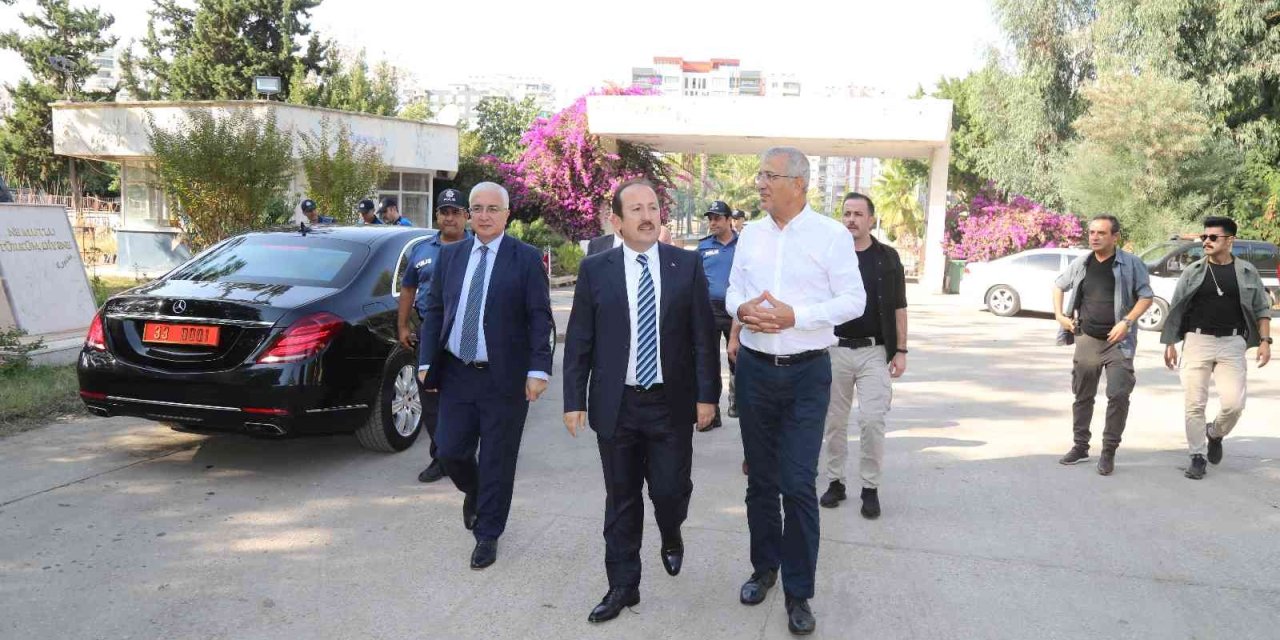 Vali Pehlivan Mezitli Belediye Başkanı Tarhan İle Bir Araya Geldi