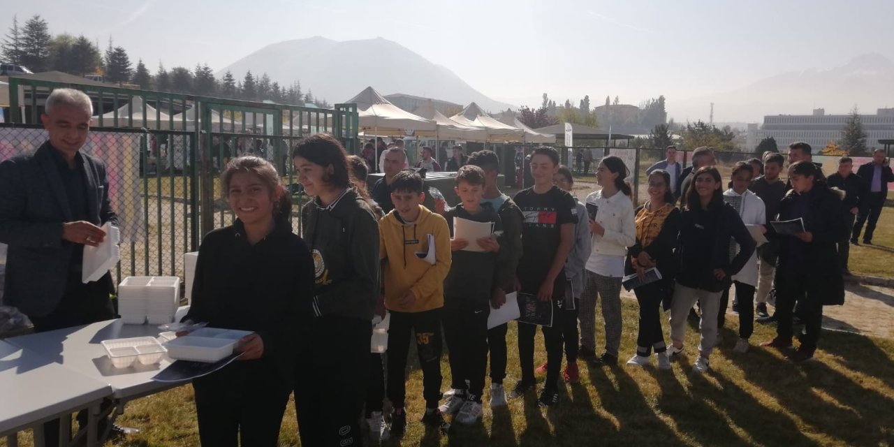 Erciyes Üniversitesi’nden Sivas’a Uzanan Sevgi Köprüsü