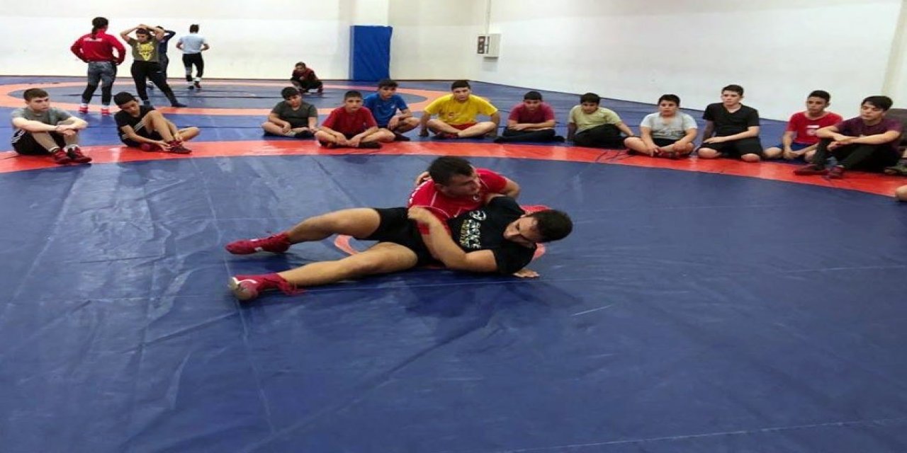 Kepez’in Güreşçileri Şampiyonaya Hazırlanıyor