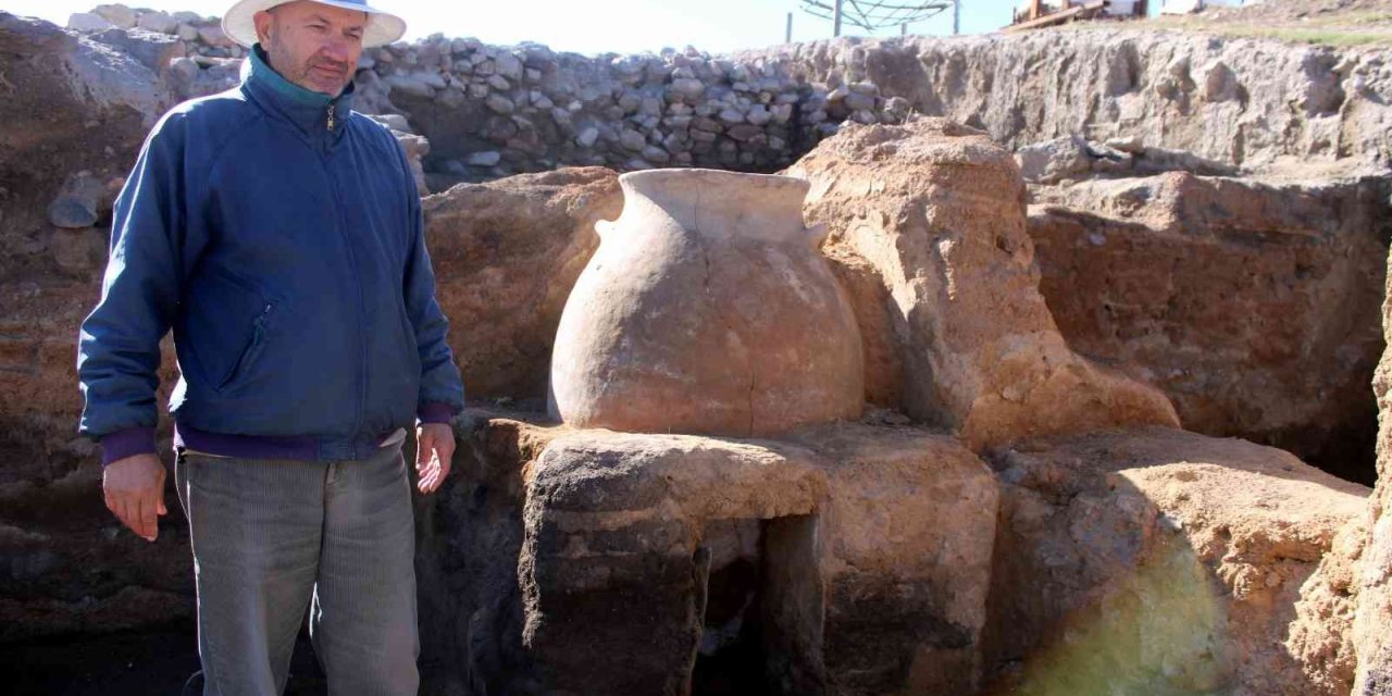 Anadolu İnsanı 4 Bin Yıl Önce Tahıllarını Dev Küplerde Saklamış