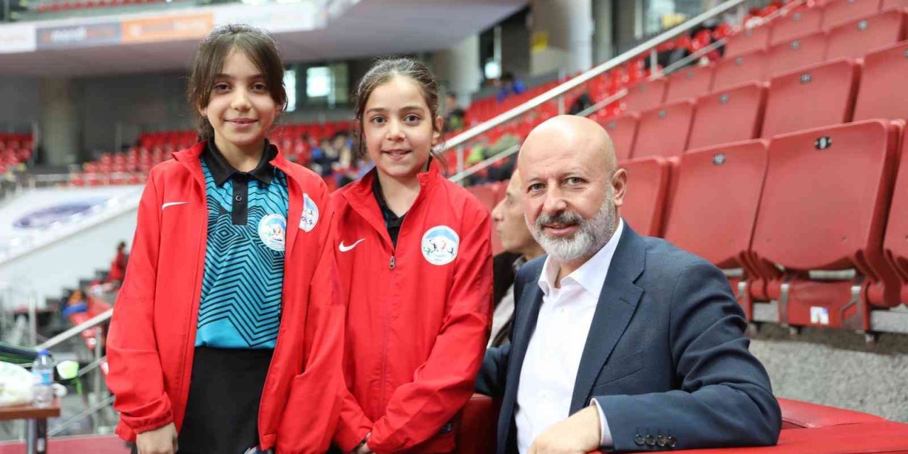 Başkan Çolakbayrakdar, Türkiye’nin Dört Bir Yanından Gelen Sporcuları Ziyaret Etti