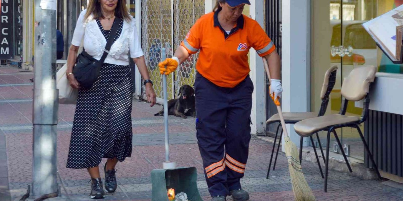 Gündüz Süpürge, Akşam Raket Sallıyor