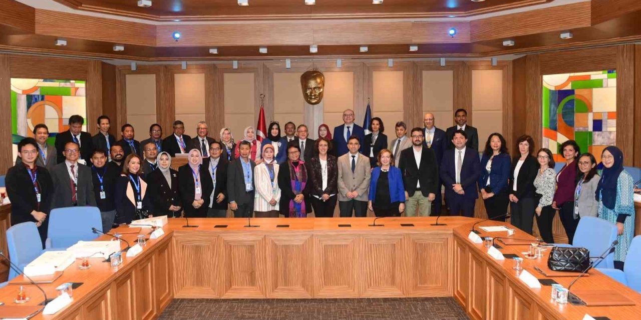 Anadolu Üniversitesi İle Endonezya Aptikom Arasında Önemli İş Birliği