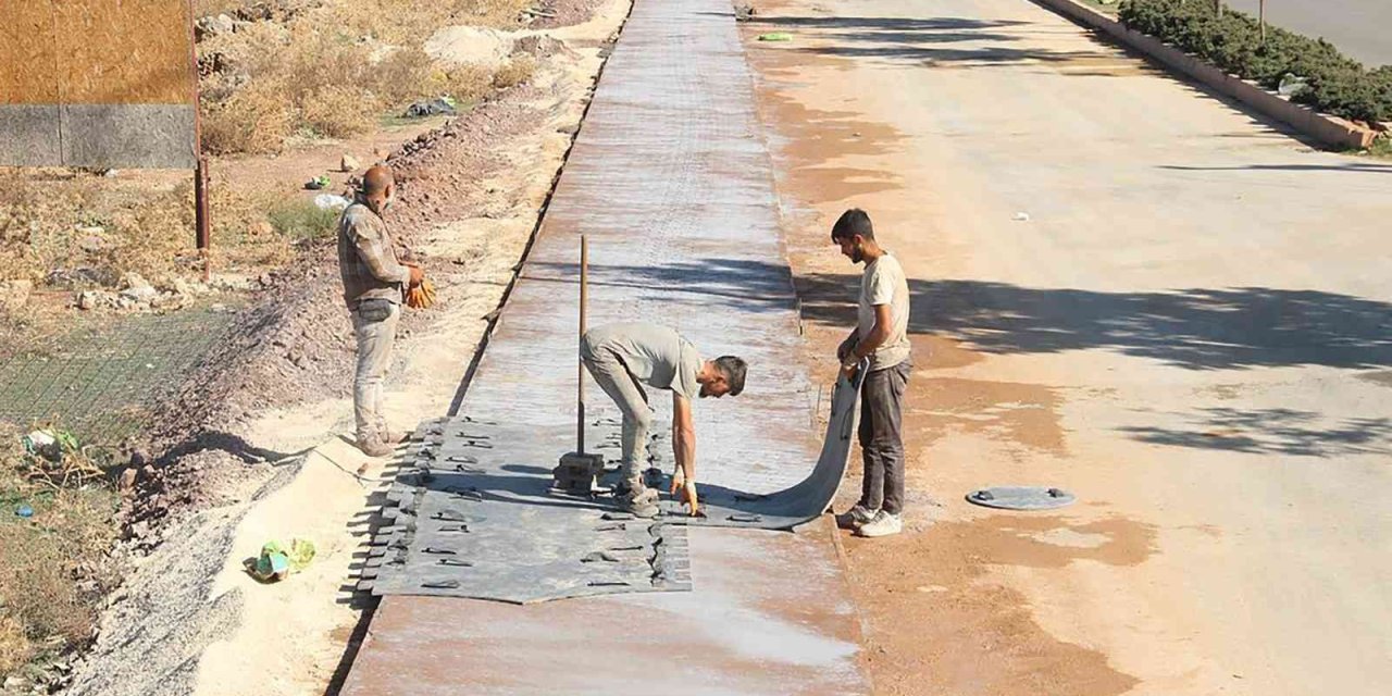 Döşemealtı’na Renkli Baskı Beton Kaldırım