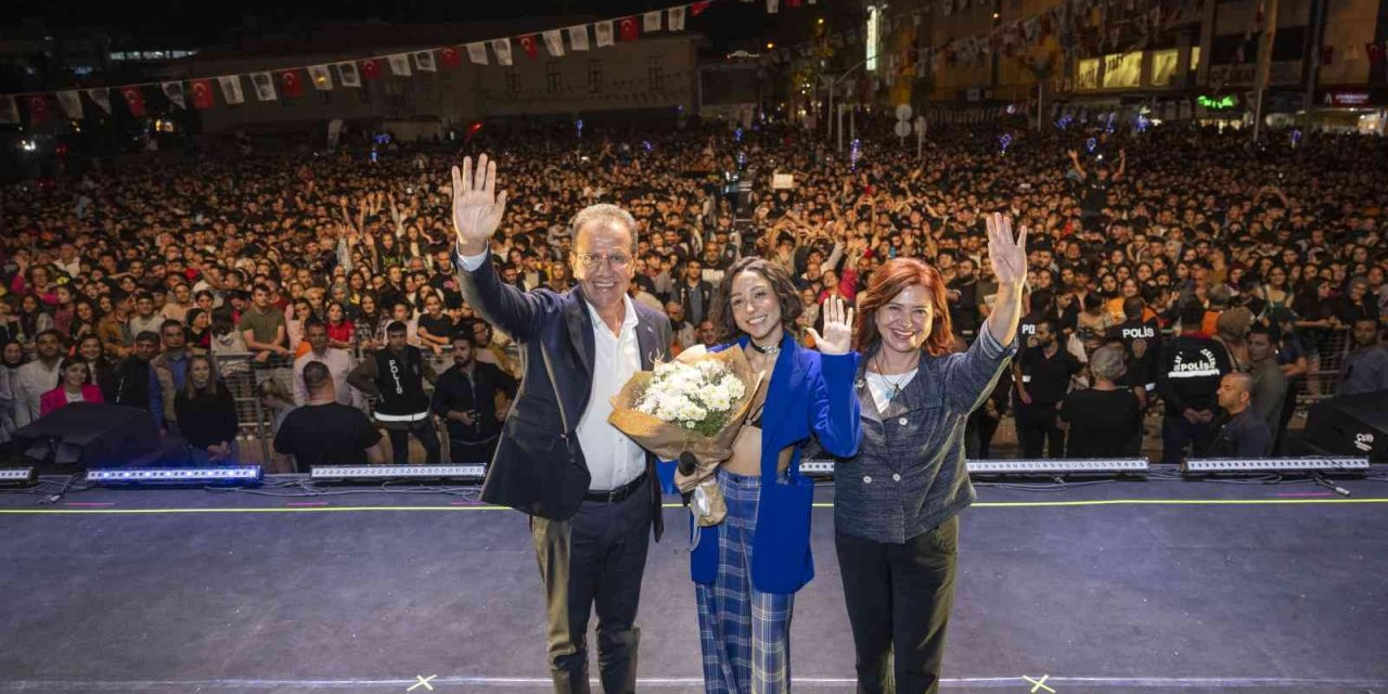 Seçer: "barış, Kardeşlik Ve Sevgi Dolu Bir Dünya Hayal Ediyoruz"