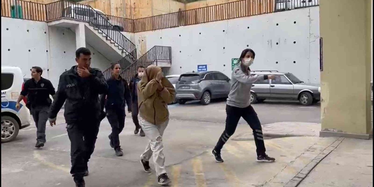 Tartışan Gelin Ve Kaynana Birbirlerini Bıçakla Yaraladı