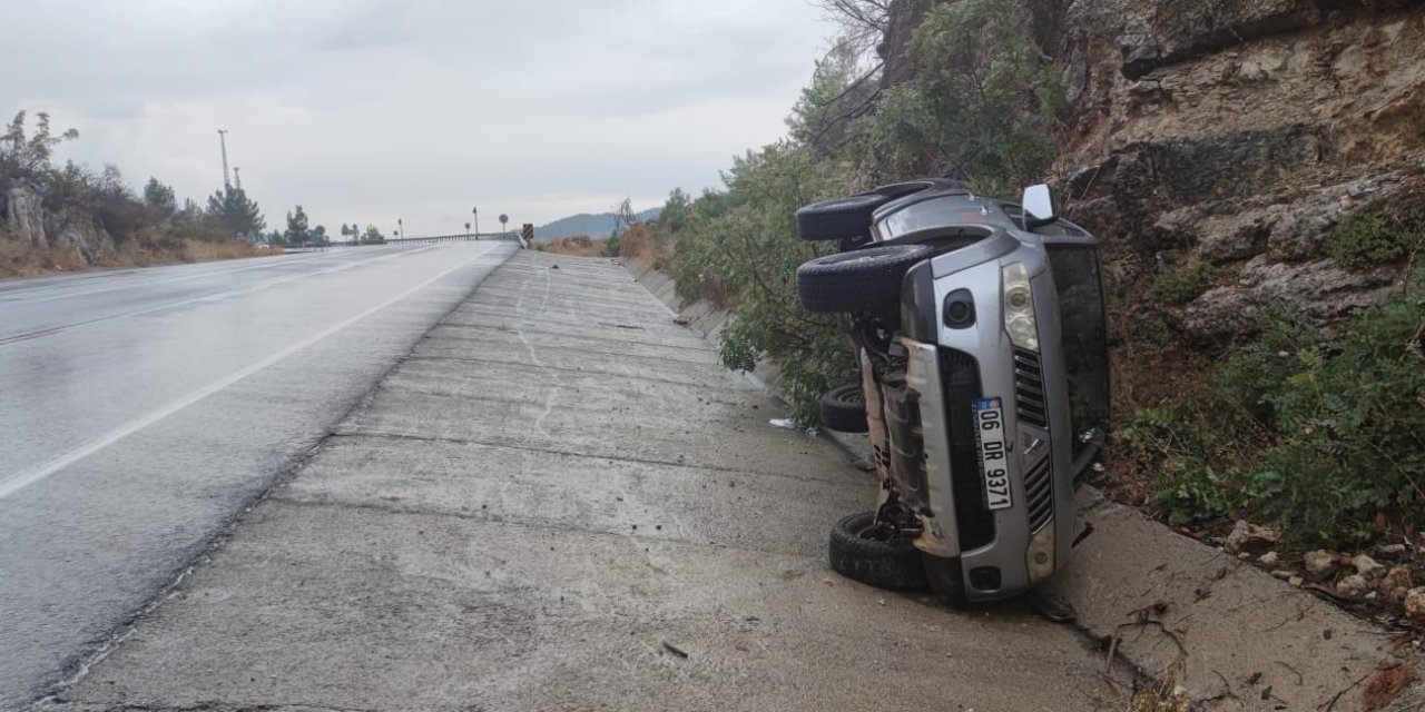 Antalya’da Kontrolden Çıkan Kamyonet Takla Attı: 1 Yaralı