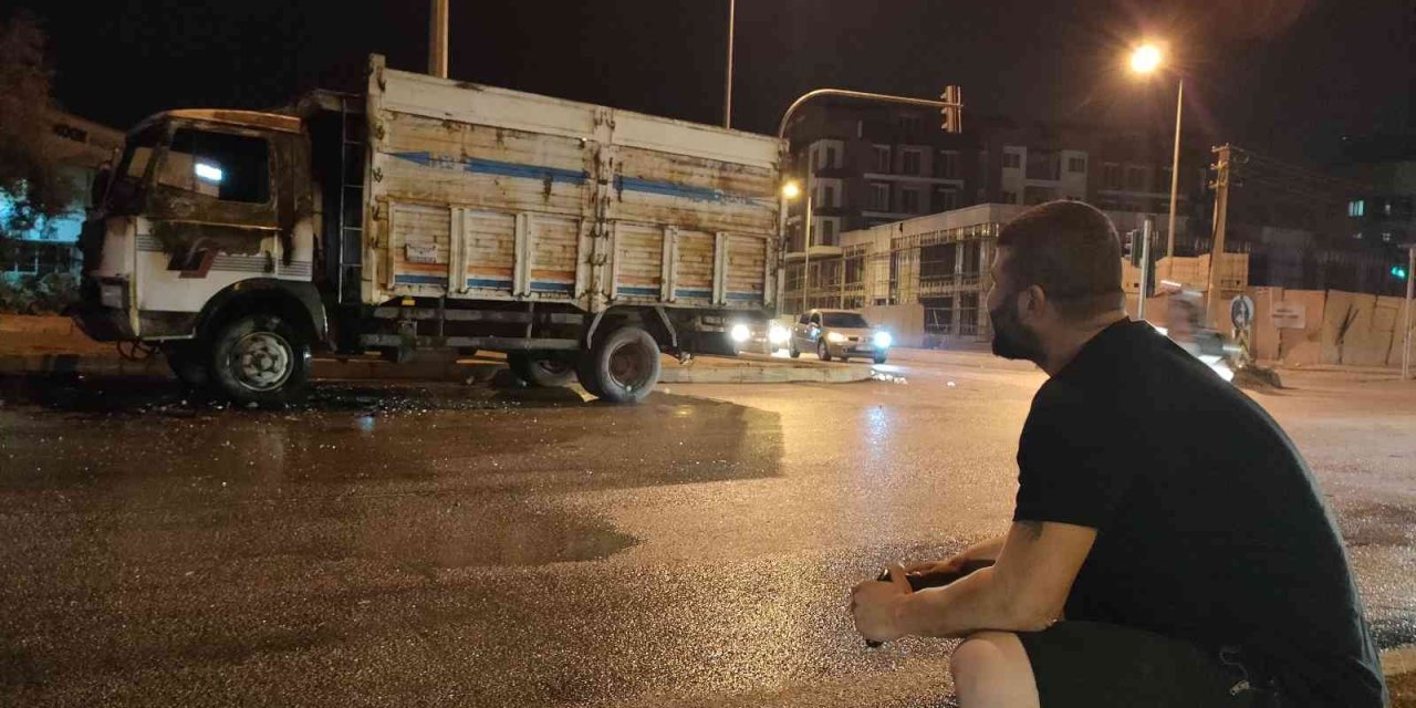 Geri Dönüşüm İşçisinin Ekmek Teknesi Alev Alev Yandı