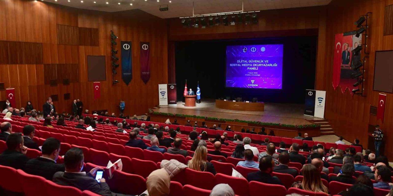 “dijital Güvenlik Ve Sosyal Medya Okuryazarlığı” Paneli