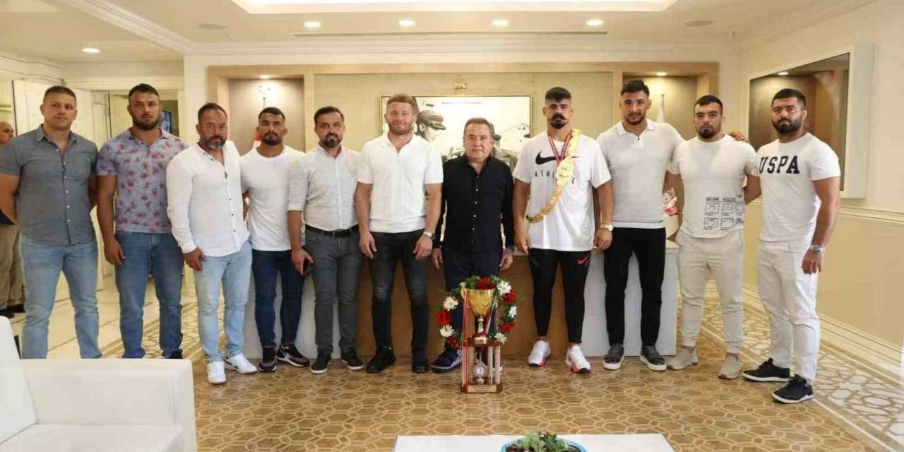 Antalya Büyükşehir Güreşçileri Sezona Damga Vurdu