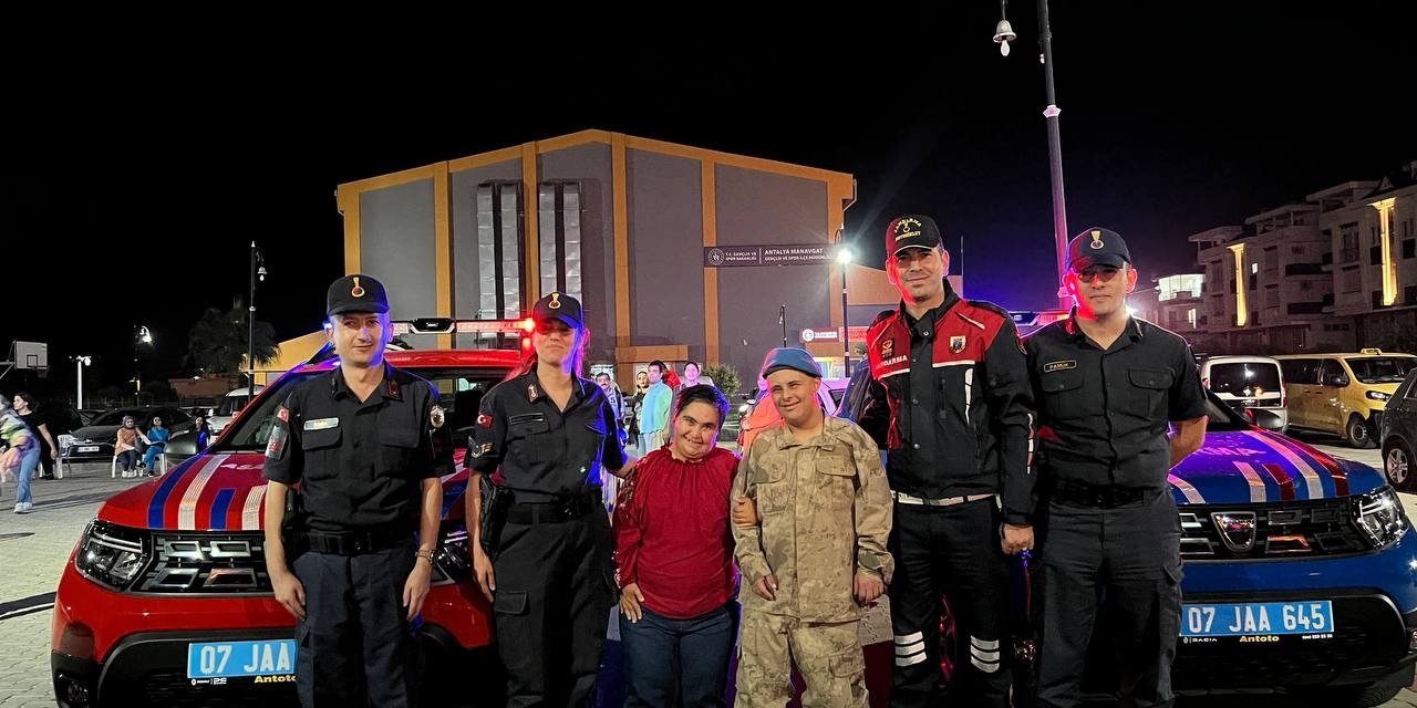 Down Sendromlu Niyazi’ye Davullu-zurnalı Asker Eğlencesi