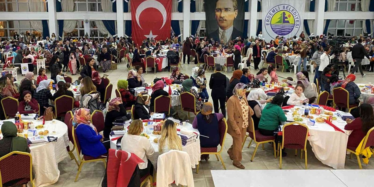 Bin 500 Kadın ’Güçlü Kadın, Güçlü Türkiye’ Sloganıyla Bir Araya Geldi