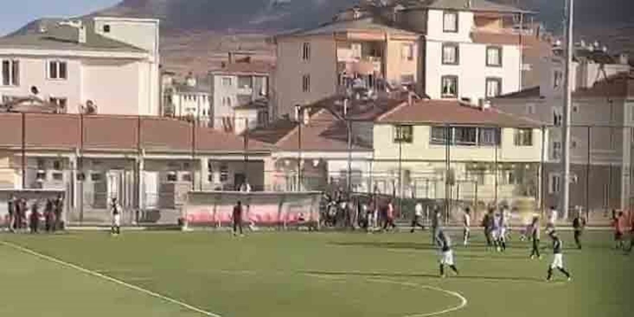 Maç Bitti, Tekmeli Yumruklu Kavga Başladı