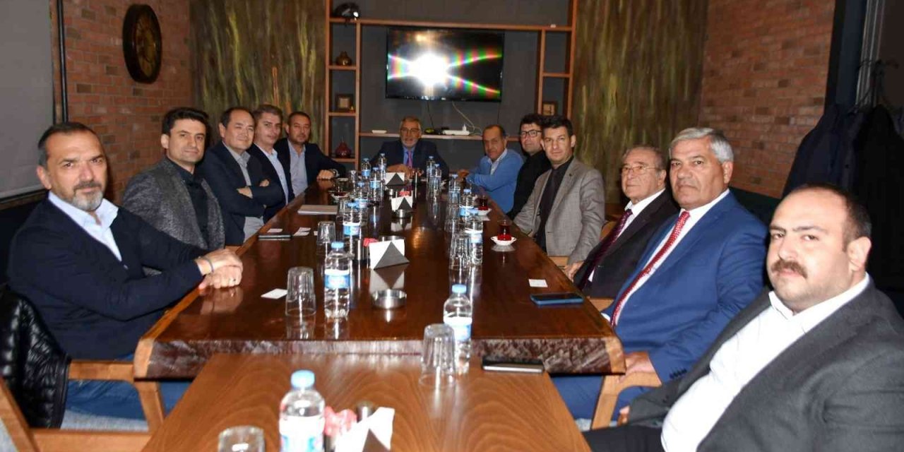 Başkan Bozkurt Ve İş İnsanları İnönü İçin Toplandı