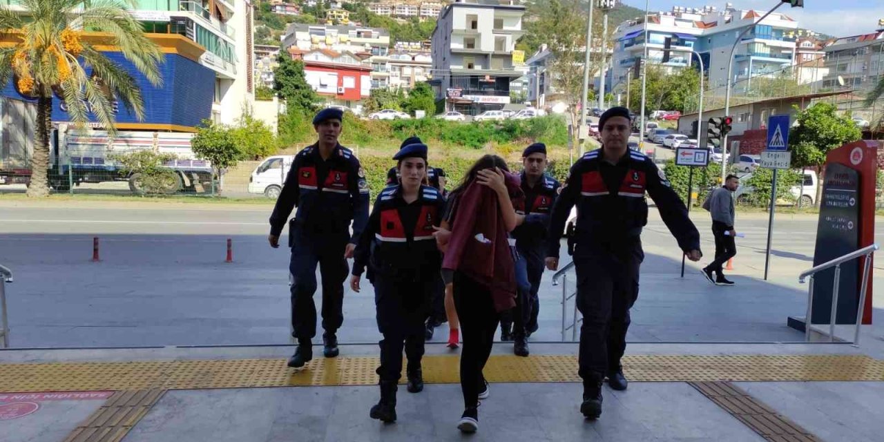 Bebeğin 5’inci Kattan Atıldığı Olayda Anne, Kızı Ve Baba Tutuklandı