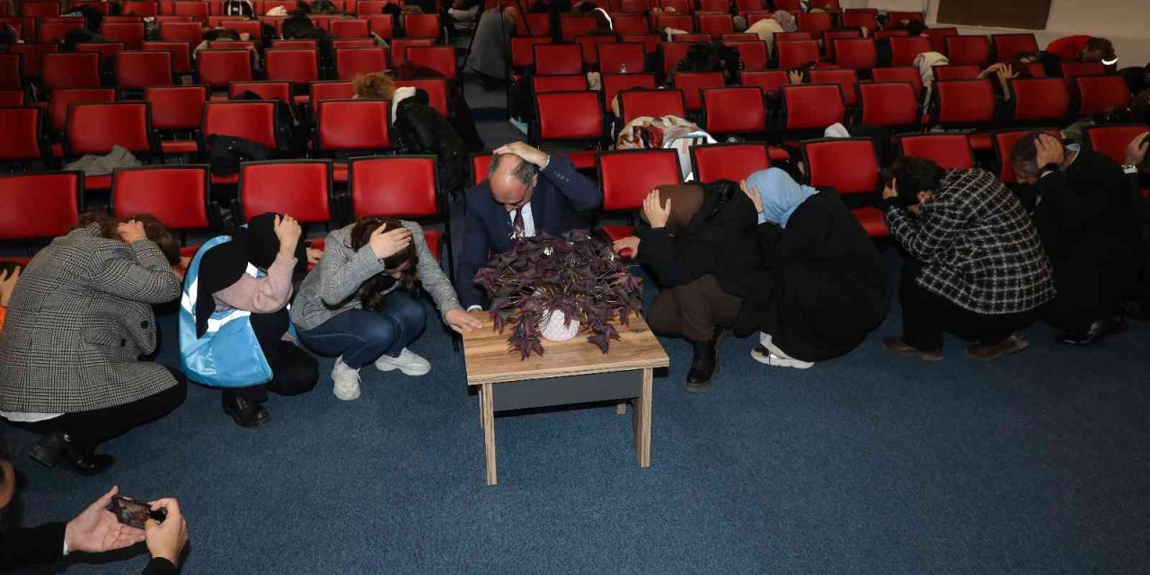 Konya’da "deprem Anı Uygulaması Ve Tahliye Tatbikatı"